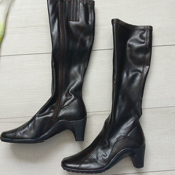 NWOT, AEROSOLES, Lasticity boots - Picture 2 of 13
